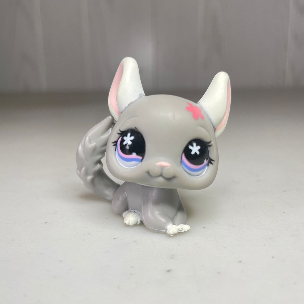 Littlest Pet Shop LPS Gray Chinchilla Blue Star Eyes Hasbro 495 2007